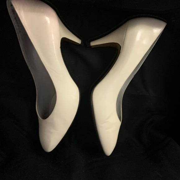 Yves Saint Laurent Beige Leather Pumps Size EU 36/ US 6 - Picture 9 of 15